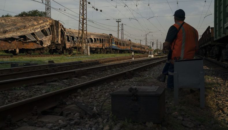 Удар по поїзду на Дніпропетровщині
