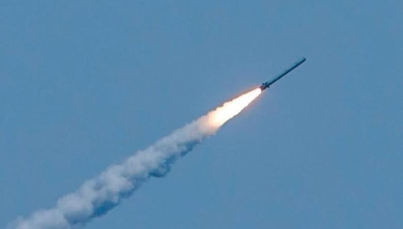 Рашисти влучили ракетою в СТО у Дніпрі