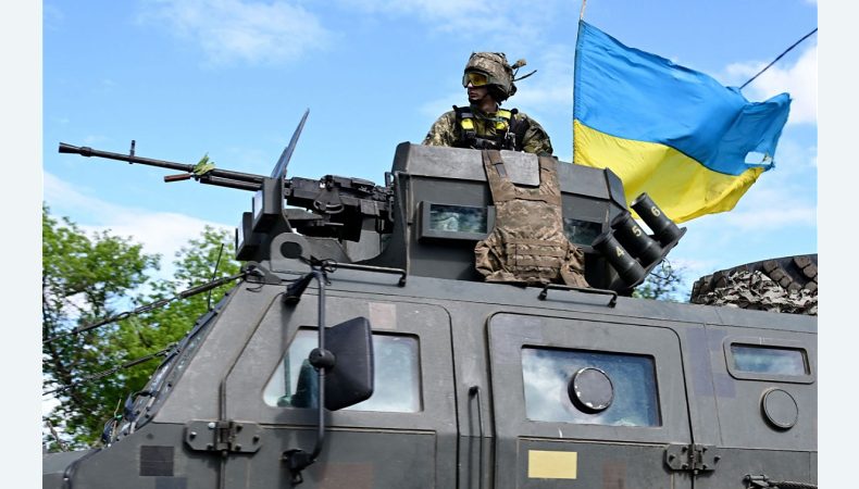 Україна має не чекати на допомогу від Заходу, а виробляти власну зброю