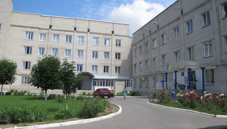 Росіяни вночі обстріляли лікарню в Бериславі на Херсонщині