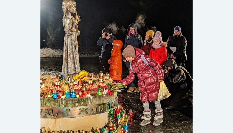 Жертв Голодомору вшанували в Києві панахидою та громадською акцією