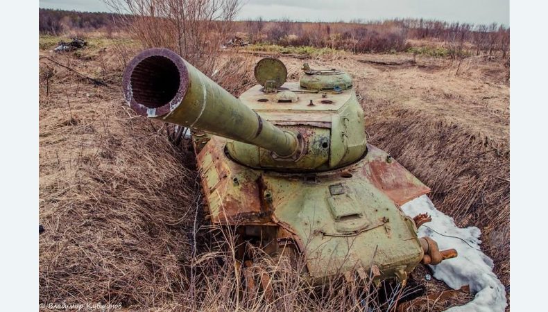 В России из-за разворованной техники застрелился командир танкового полка, — ГУР