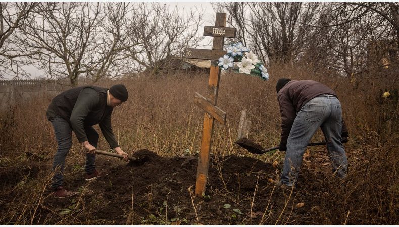 Масове поховання цивільних осіб, страчених окупантами на Херсонщині