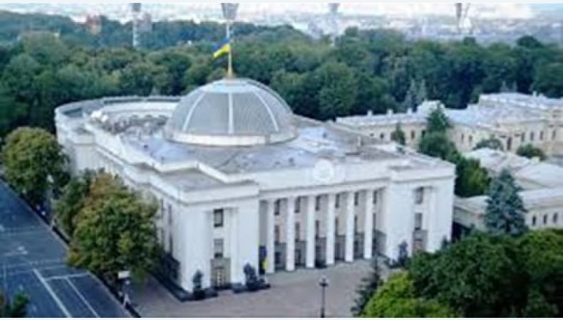 Молодь, яка захищає суверенітет і територіальну цілісність України, отримає право на премію