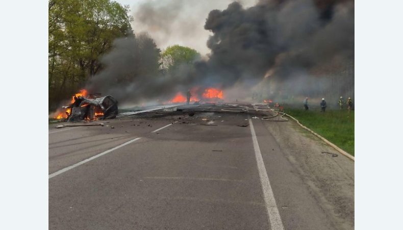 У Рівненській області зіткнулися бензовоз, автобус та машина: загинуло 16 людей