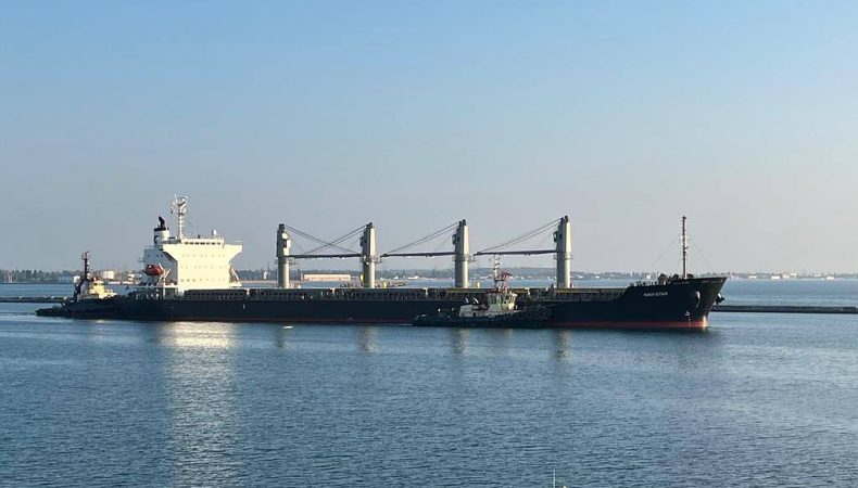 Три українські кораблі з зерном вирушили з Одеського та Чорноморського портів
