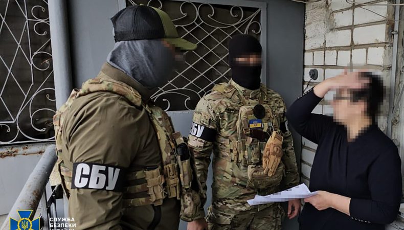СБУ затримала зрадницю, яка шпигувала для ворога у Херсоні