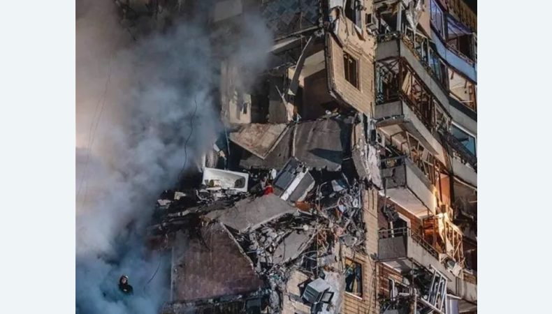 У Дніпрі оголосили триденну жалобу після ракетного удару рф по житловому будинку