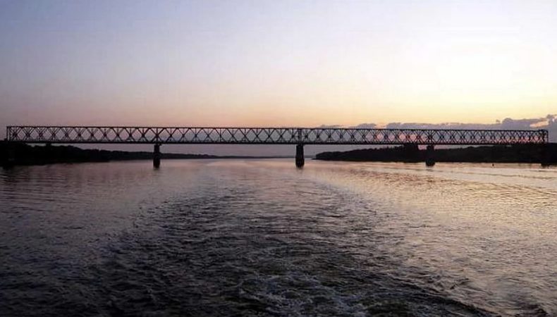 ЗСУ вдарили по Антонівському та Каховському мостах