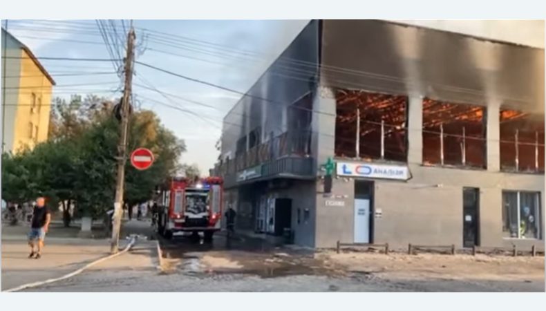 В Закарпатській області горить торговий центр (ВІДЕО)
