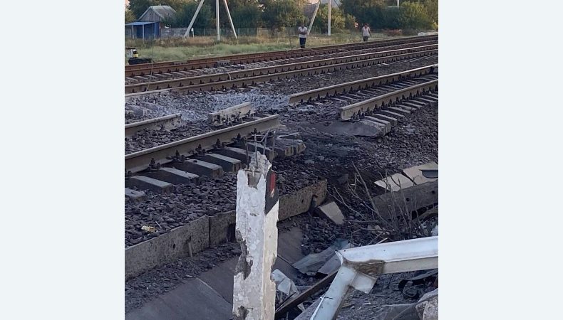 В Мелітополі пошкоджена залізниця, якою окупанти перевозили техніку