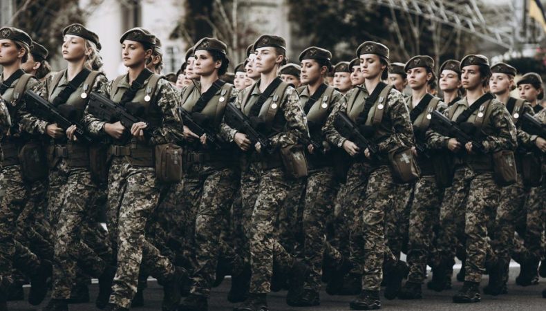 Зеленський підписав закон про добровільний порядок взяття жінок на військовий облік