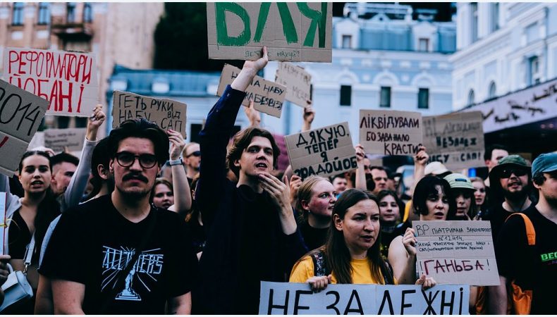 студентів використовують різні корупційні організації