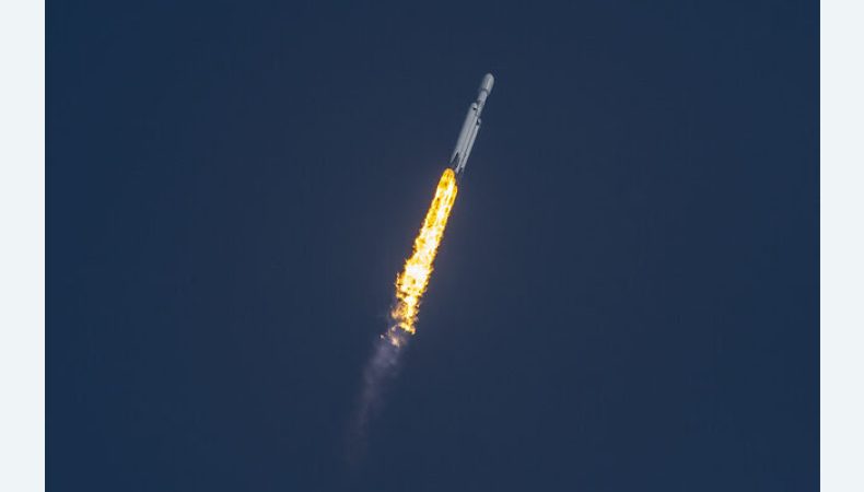 SpaceX запустила найпотужнішу ракету у світі