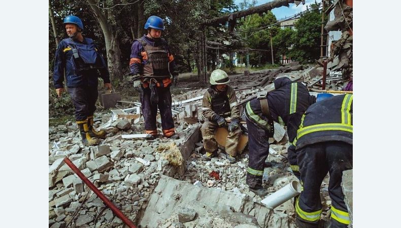 Авіаудари по Лисичанську: знайдені тіла чотирьох загиблих