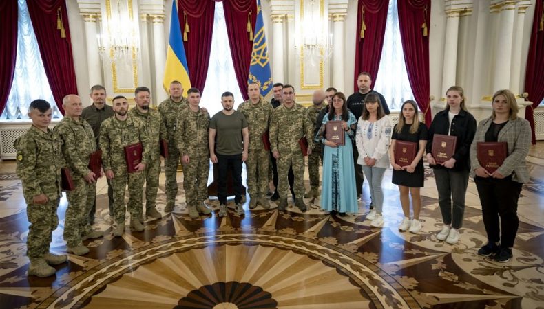Президент України відзначив державними нагородами декількох офіцерів військової розвідки