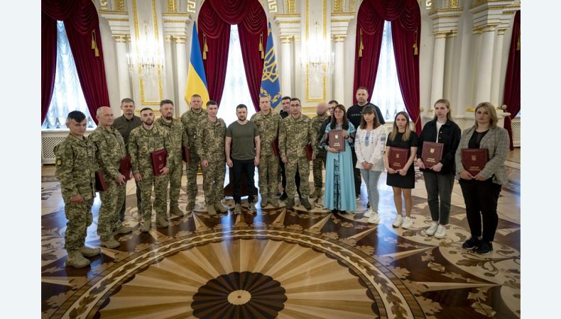 Президент України відзначив державними нагородами декількох офіцерів військової розвідки