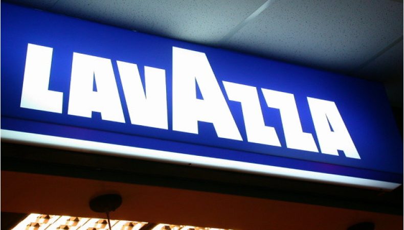 Виробник кави Lavazza припиняє роботу в росії