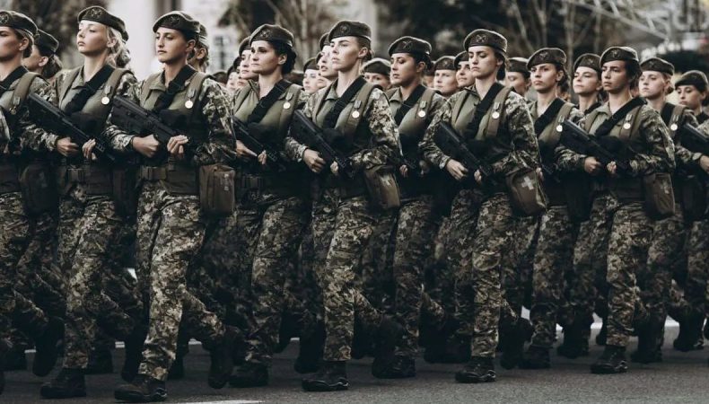 Окремий жіночий підрозділ: зручна опція чи відділення жінок
