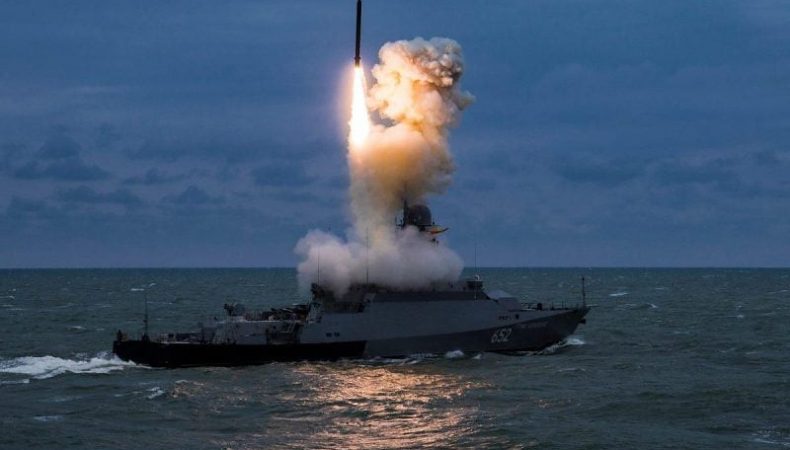 росія тримає на бойовому чергуванні 11 кораблів у Чорному морі