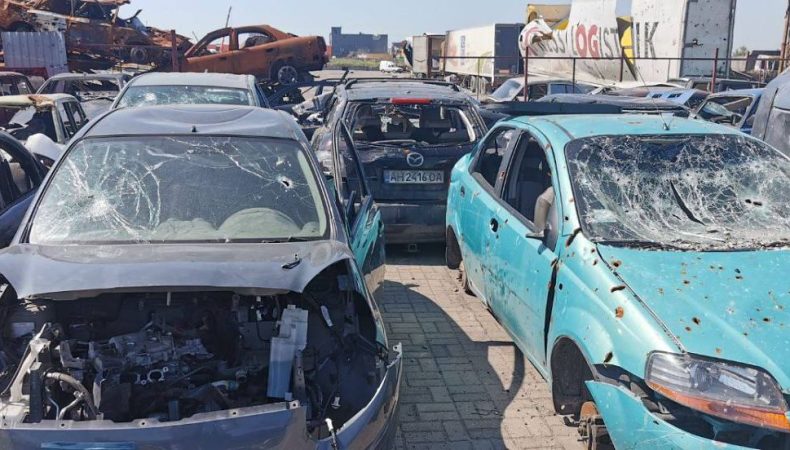 Ринок Азовський у Маріуполі перетворився на автокладовище