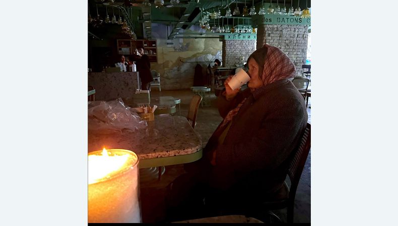 У Києві з кафе хотіли вигнати літню жінку, яка просила води