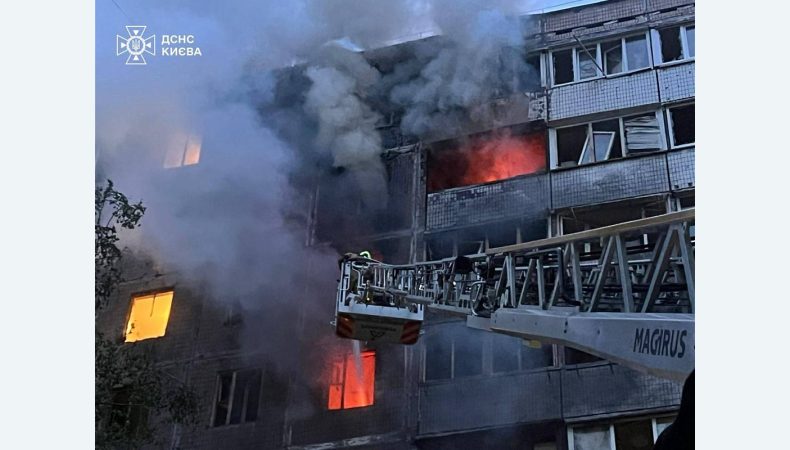 Вночі ворог ударив балістикою по Києву та атакував шахедами