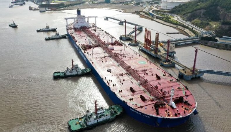 Японські компанії відмовилися страхувати судна у всіх водах росії через війну