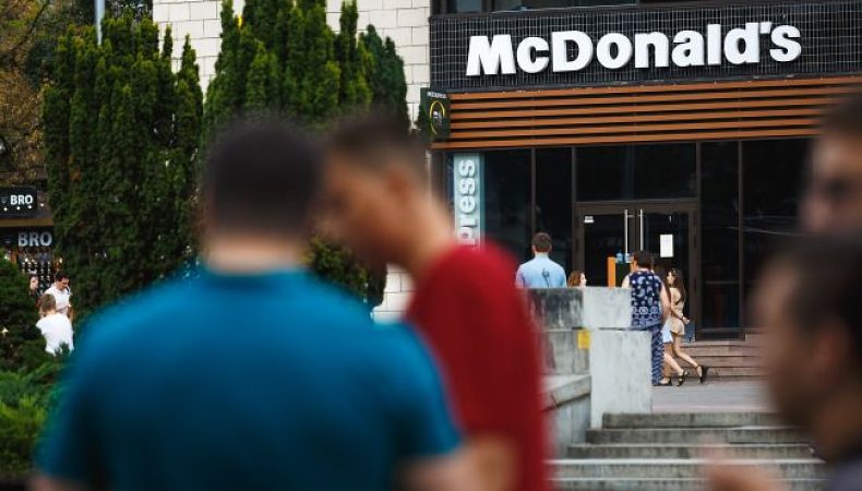Казахстан підтвердив закриття McDonald’s в країні
