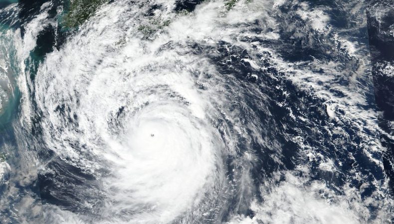 Тайфун Нанмадол прямує до Японії: близько двох мільйонів людей мають евакуюватись