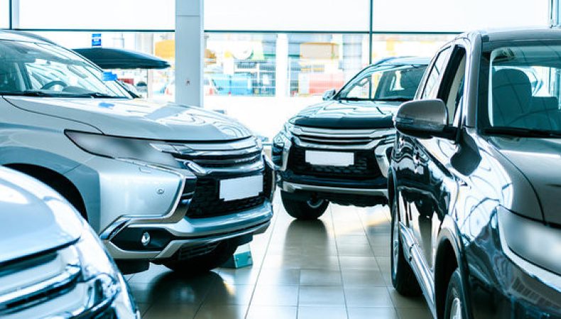 Майже втричі скоротився ринок нових легкових авто в Україні
