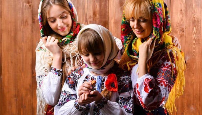 В Україні 7 грудня святкують Всесвітній день української хустки