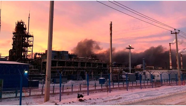 В росії масштабна пожежа - горить завод