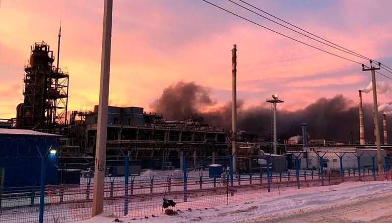 В росії масштабна пожежа - горить завод