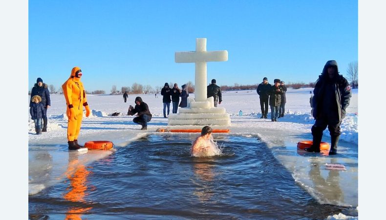 Як в Україні святкують Водохреще