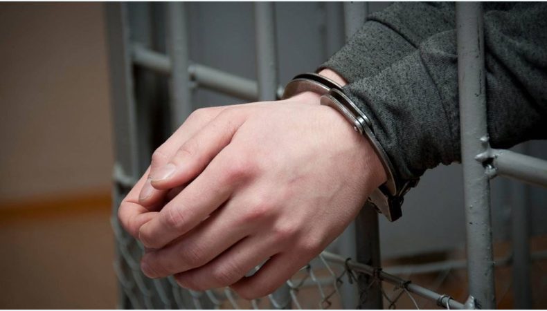10 років за ґратами: засуджено чоловіка за розбещення та спроби зґвалтувати свою падчерку