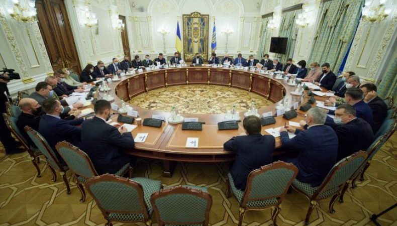 На терміновому засіданні РНБО мають ухвалити «фундаментальні рішення для України»