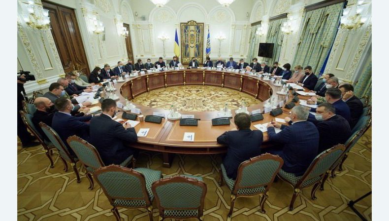 На терміновому засіданні РНБО мають ухвалити «фундаментальні рішення для України»