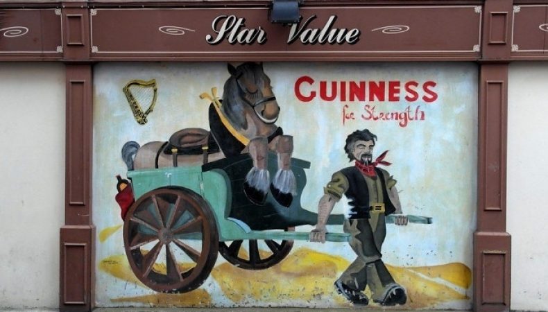 Ірландцям-католикам за ці графіті ніхто не платить
