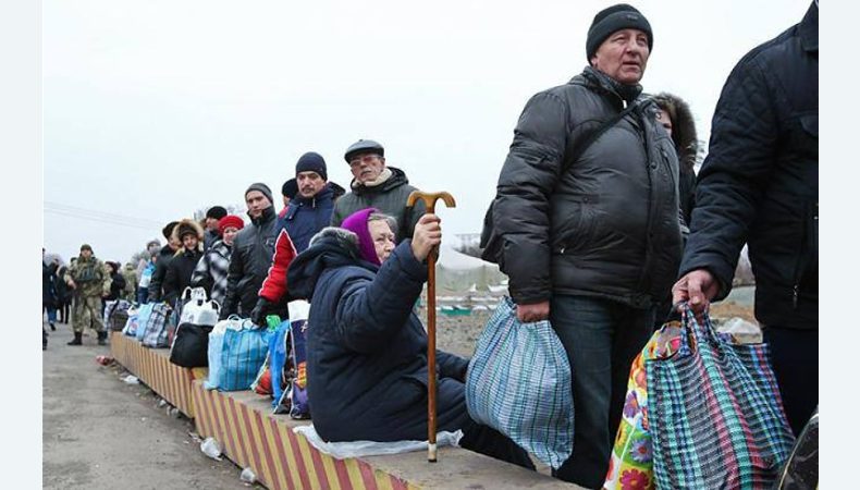 ‍Якщо українець їде за кордон назавжди, виплату пенсії можуть припинити