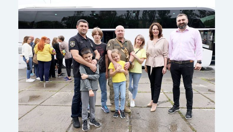 Півсотні членів родин учасників російсько-української війни відправилися на оздоровлення до Грузії 