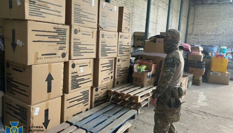В Україні гуманітарка лишається на складах, не потрапивши до ЗСУ
