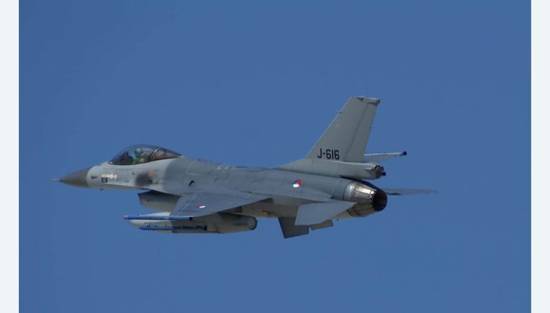 Літак-винищувач F-16
