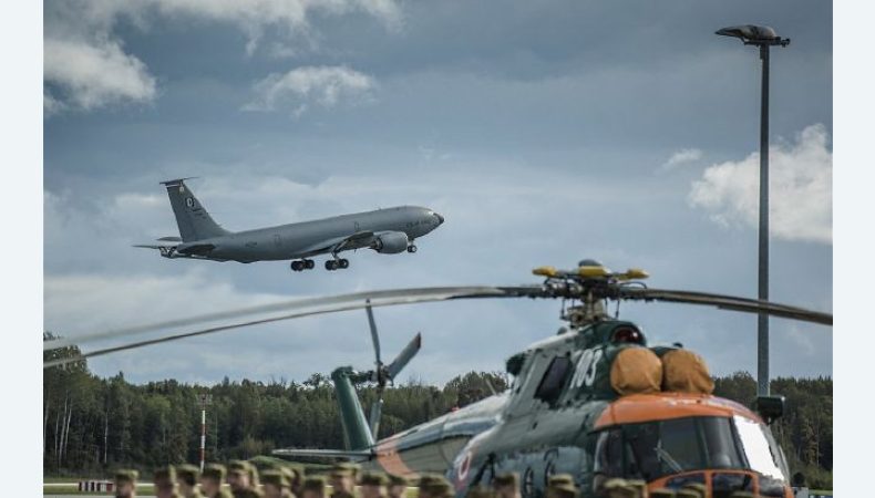 У Латвії на постійній основі розгорнуть авіаційні та артилерійські підрозділи США