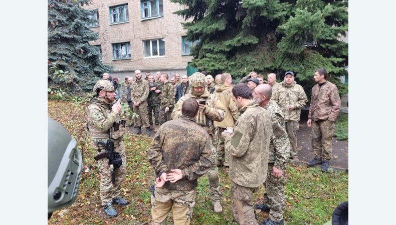 Відбувся черговий обмін військовополоненими: додому повернулося 32 українських захисника