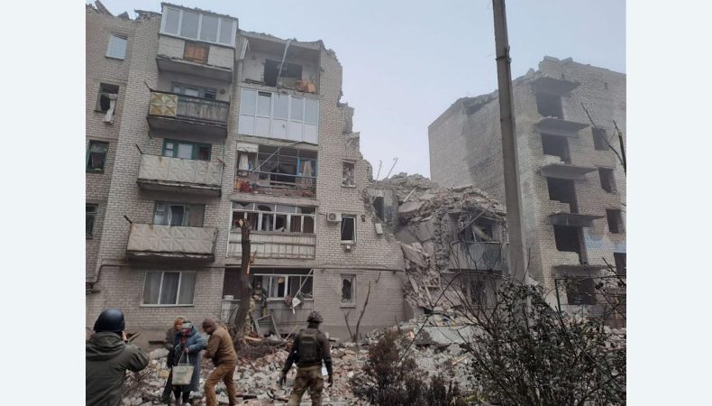 Рашисти вдарили з літака по місту Часів Яр, троє цивільних поранені