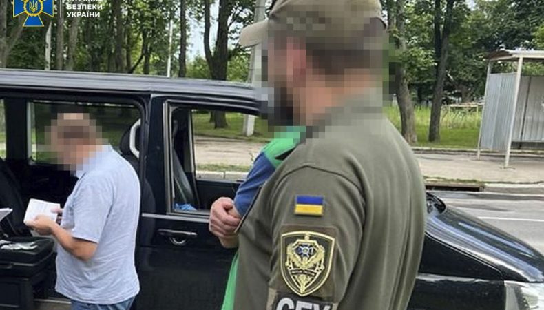 СБУ ліквідувала нові «схеми ухилянтів»: серед затриманих — двоє очільників військкомату та керівниця ВЛК