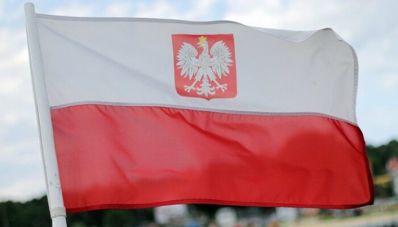 Польща закликає своїх громадян покинути рф: подробиці