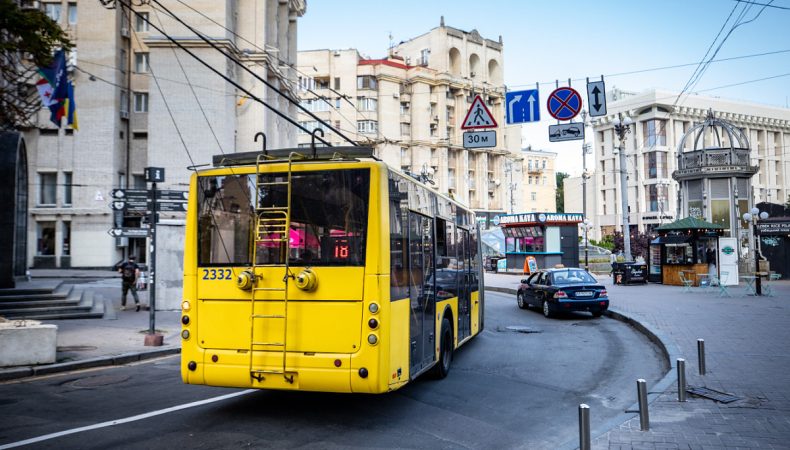 Стало відомо, чи продовжать зупиняти громадський транспорт у Києві під час тривог