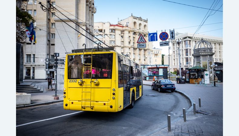 Стало відомо, чи продовжать зупиняти громадський транспорт у Києві під час тривог